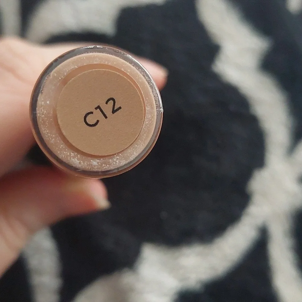 makeup revolution conceal and hydrate c12‎